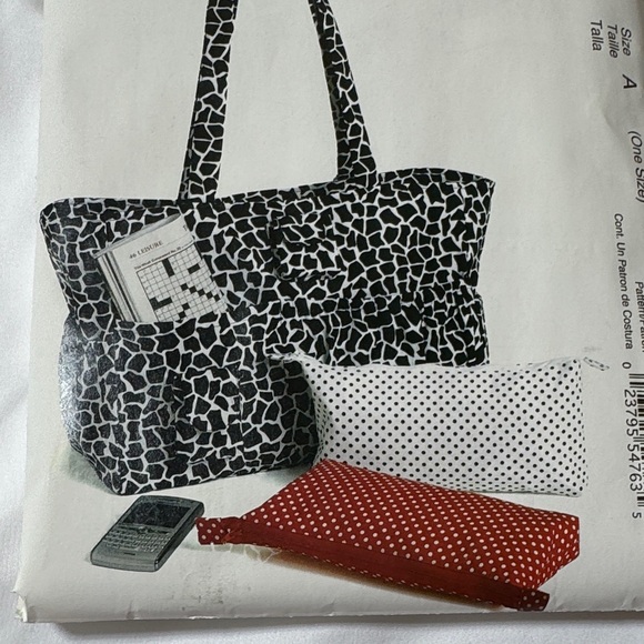 Stylish Women's Tote Bag Pattern by McCall's - Picture 6 of 6